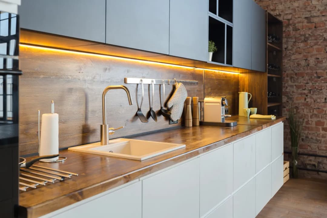 Co na ściany w kuchni zamiast płytek? Odkryj najlepsze alternatywy