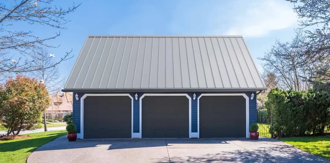 Ile kosztuje blacha trapezowa na dach? Poznaj ceny i tajniki wyboru