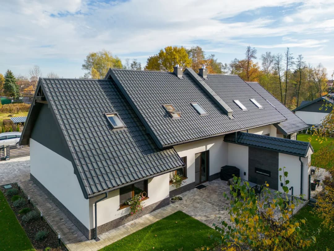 Ile kosztują łaty na dach? Sprawdź ceny i porównaj oferty