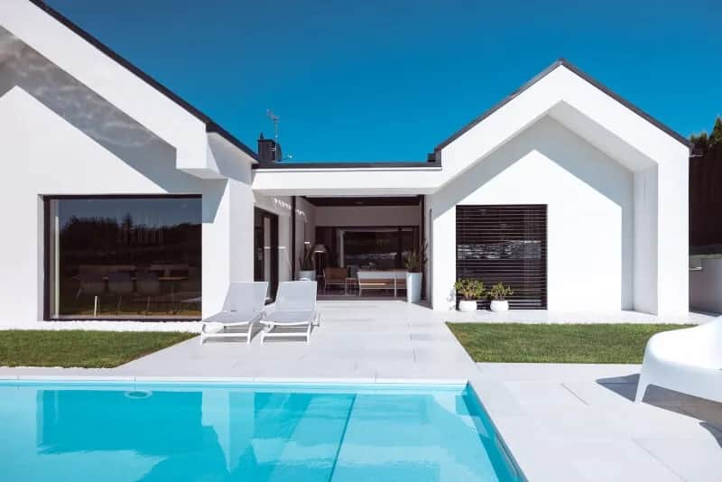 Ile kosztuje budowa nowoczesnego domu? Sprawdź ukryte wydatki!