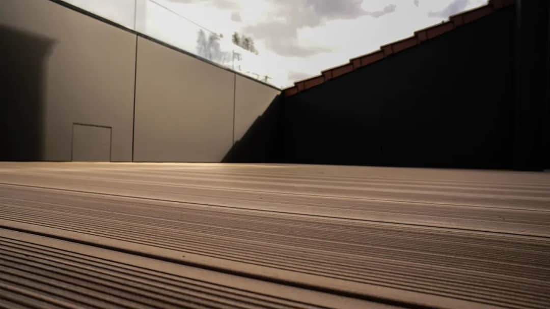 Jaki spadek dachu na tarasie? Uniknij problemów z wodą i trwałością