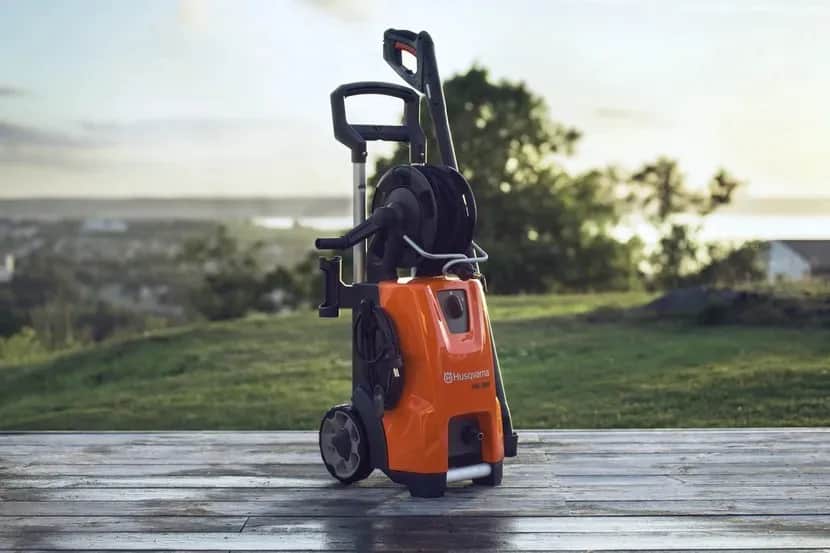 Jakie ciśnienie do mycia elewacji, aby nie uszkodzić powierzchni?