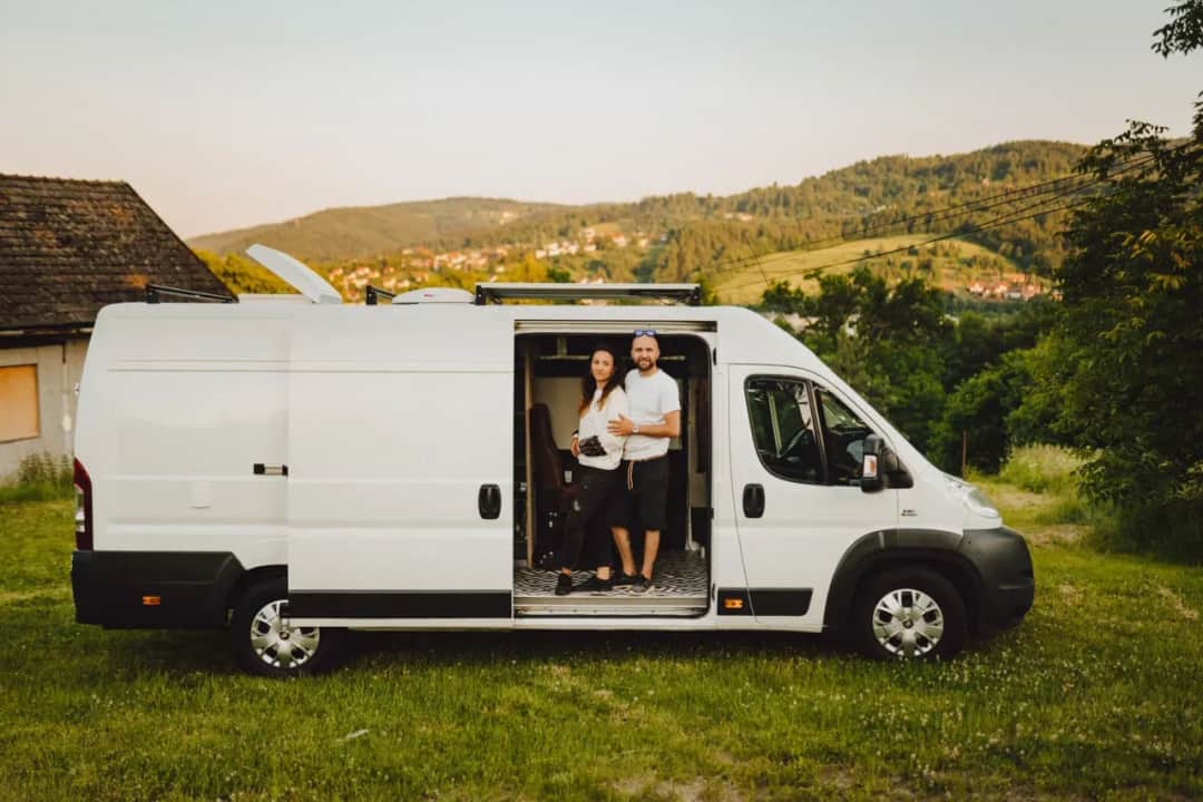 Ile kosztuje budowa kampera? Zaskakujące ceny i opcje zabudowy