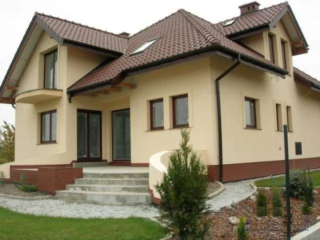 Jaki kolor elewacji do brązowych okien, aby uniknąć błędów w stylu?